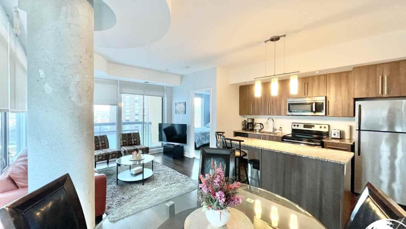Luxurious 2bd 2bth Underground Parking Apartment *